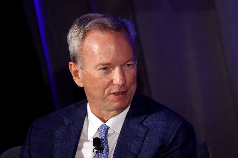 Eric Schmidt y la IA: La razón detrás de los abucheos en Arizona